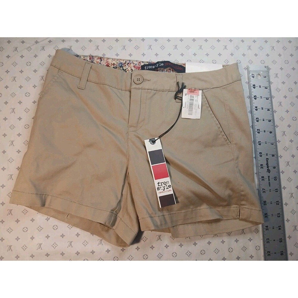 Free Style Revolution Khaki Shorts Size 7 NWT